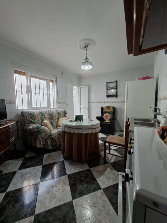 casa en Guadalcanal con amplio solar urbano!!!