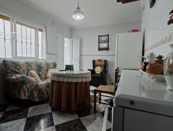 casa en Guadalcanal con amplio solar urbano!!!