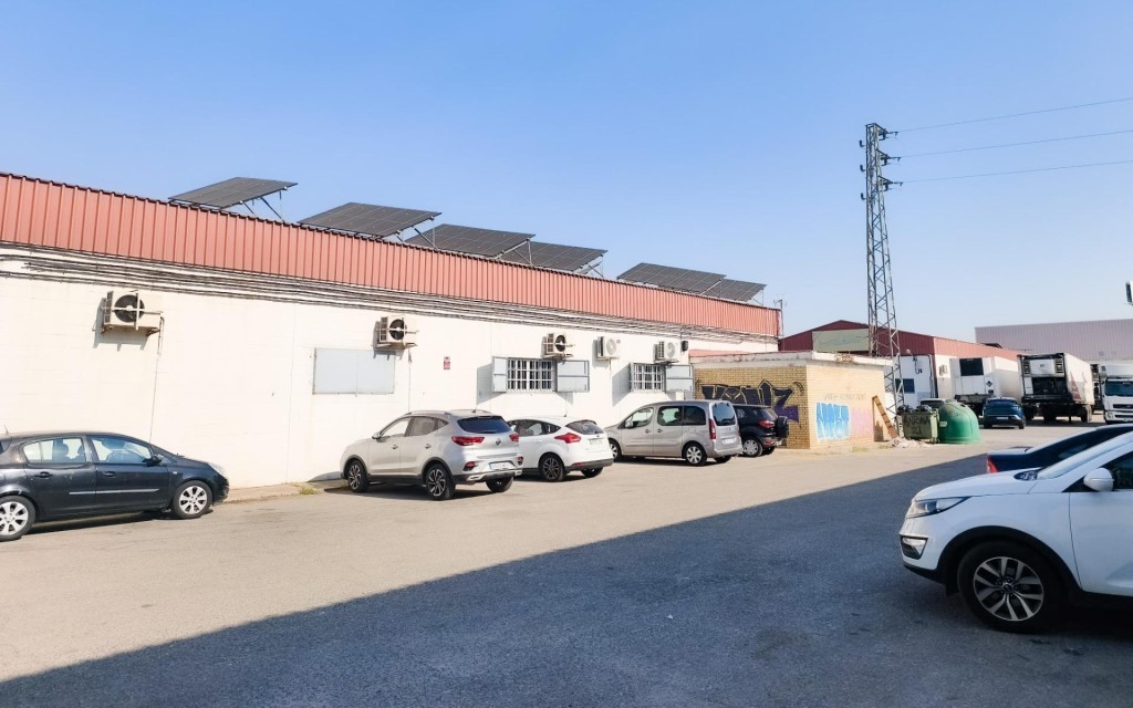 Imagen 2 de Nave industrial con cámaras frigoríficas en venta – Polígono Industrial La Red (Alcalá de Guadaíra)