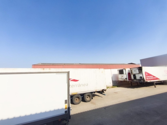 Imagen 3 de Nave industrial con cámaras frigoríficas en venta – Polígono Industrial La Red (Alcalá de Guadaíra)
