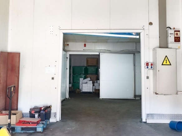 Imagen 4 de Nave industrial con cámaras frigoríficas en venta – Polígono Industrial La Red (Alcalá de Guadaíra)