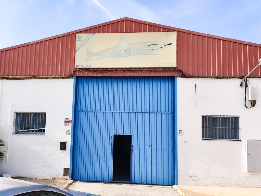 Imagen 1 de Nave industrial con cámaras frigoríficas en venta – Polígono Industrial La Red (Alcalá de Guadaíra)