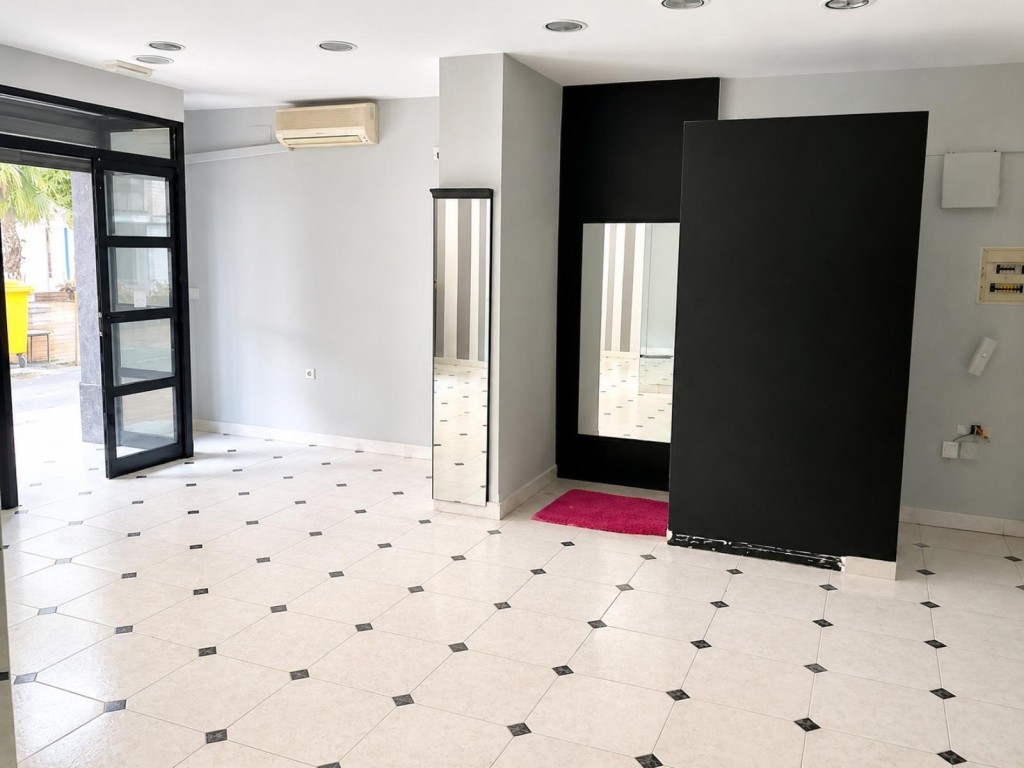 Imagen 1 de LOCAL/VIVIENDA CON MUY BUENA UBICACIÓN
