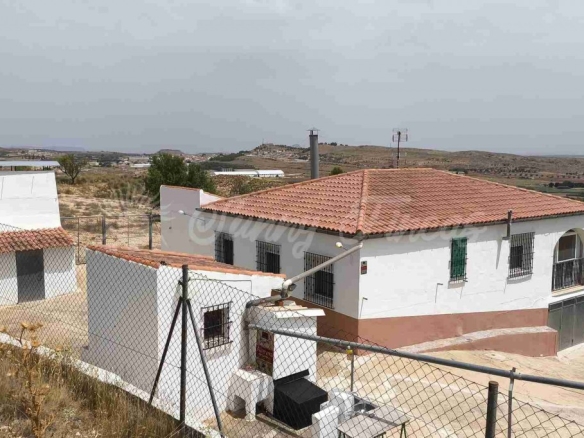 Imagen 2 de Casa de campo-Masía en Venta en Montealegre Del Castillo Albacete