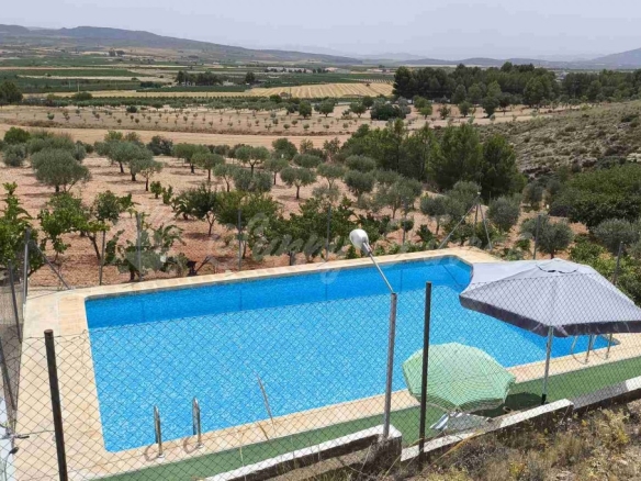 Imagen 3 de Casa de campo-Masía en Venta en Montealegre Del Castillo Albacete