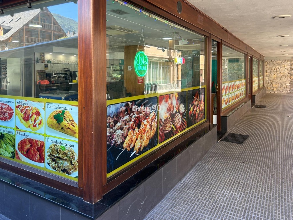 Imagen 3 de a LOCAL COMERCIAL EN VENTA EN PLENO CENTRO DE VIELLA