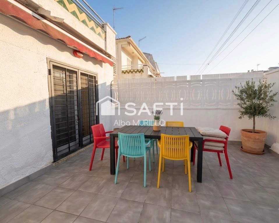Imagen 3 de BONITA CASA ADOSADA ESQUINERA RECIÉN REFORMADA A SOLO 300 METROS DE LA PLAYA
