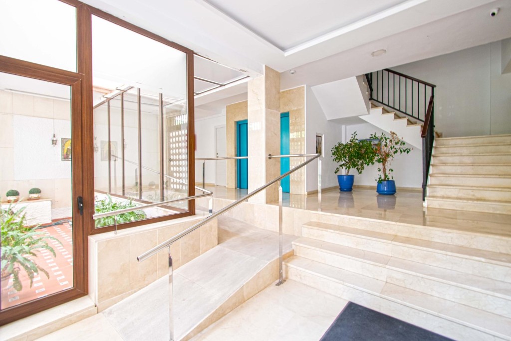 Imagen 3 de Amplia y luminosa vivienda en pleno corazón de Nervión