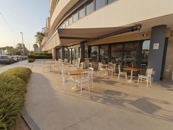 Imagen 3 de Traspaso de Bar-Cafetería con Despacho de Pan en Playa Flamenca (Orihuela Costa) – Ubicación Prime