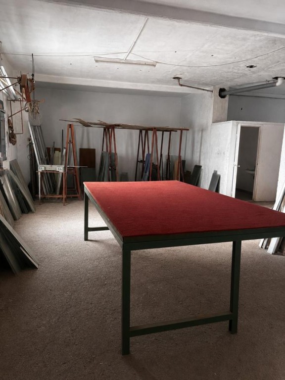 Imagen 2 de LOCAL COMERCIAL EN ESQUINA DE 101 M² EN ALQUILER – GRAN VISIBILIDAD Y UBICACIÓN ESTRATÉGICA