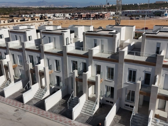 Imagen 1 de Adosada en Venta en Gran Alacant Alicante
