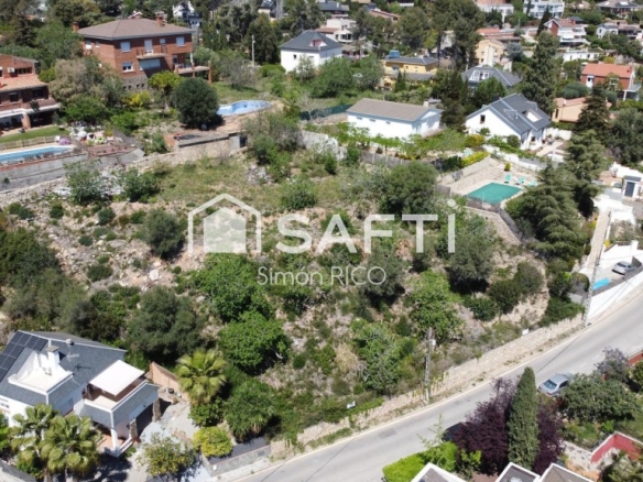 Imagen 1 de GRAN TERRENO RESIDENCIAL SUR LISTO PARA CONSTRUIR en FONTPINEDA