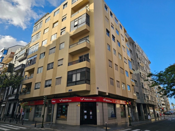 Imagen 1 de Piso en alquiler de larga temporada en Calle Carvajal – Las Palmas de Gran Canaria