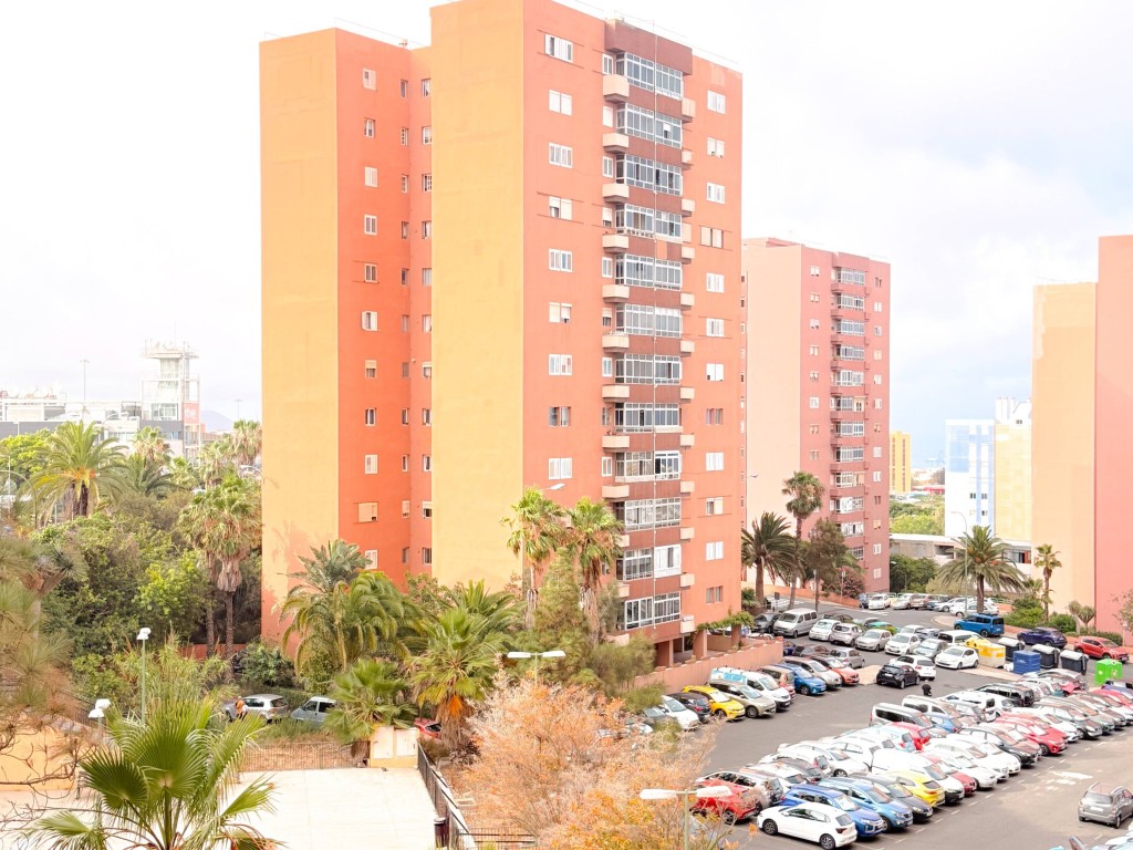Imagen 1 de Amplio Piso en Los Tarahales - Ideal para Familias