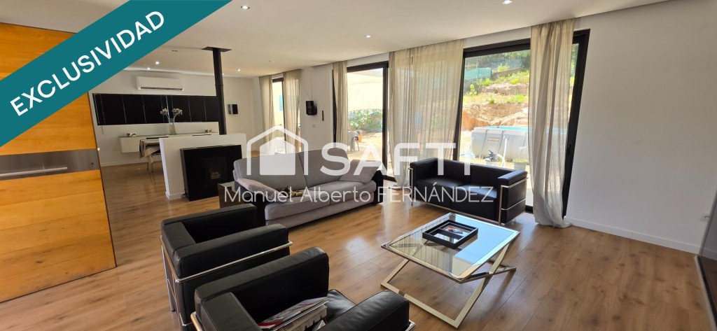 Imagen 1 de Chalet de obra nueva con diseño contemporáneo y amplios espacios en Lloret Residencial