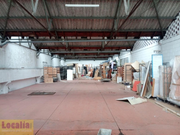 Imagen 3 de Nave industrial cercana al centro en Torrelavega