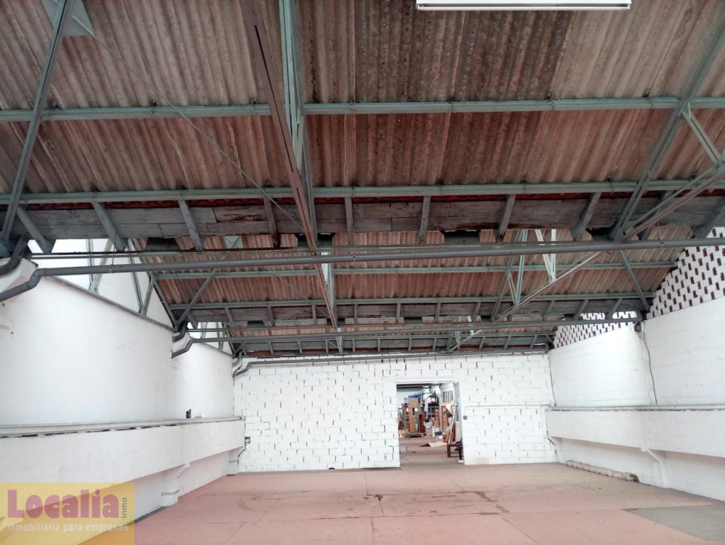 Imagen 4 de Nave industrial cercana al centro en Torrelavega