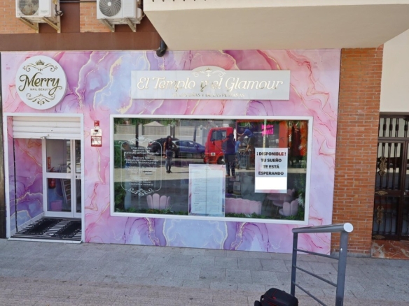 Imagen 1 de Traspaso y alquiler de negocio de Spa y belleza en el centro de Benalmádena