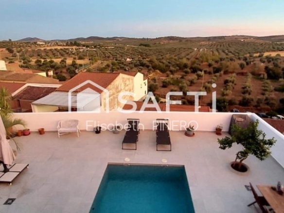 Imagen 3 de Casa de ensueño con piscina privada en Zalamea de la Serena: Tu hogar ideal o inversión rural de éxito