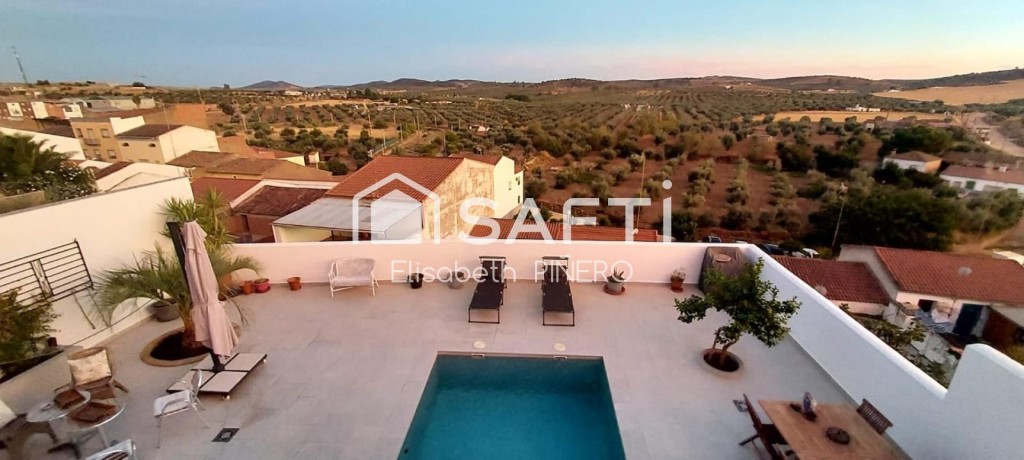 Imagen 3 de Casa de ensueño con piscina privada en Zalamea de la Serena: Tu hogar ideal o inversión rural de éxito