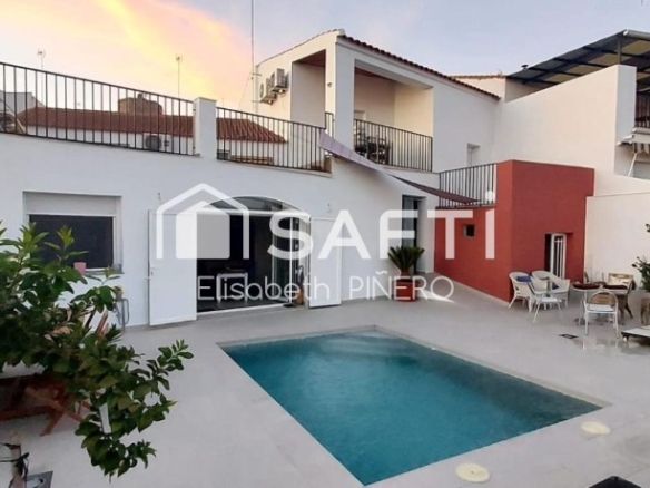 Imagen 1 de Casa de ensueño con piscina privada en Zalamea de la Serena: Tu hogar ideal o inversión rural de éxito