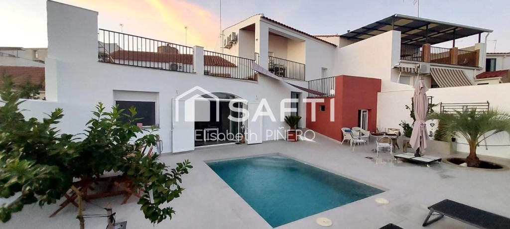 Imagen 1 de Casa de ensueño con piscina privada en Zalamea de la Serena: Tu hogar ideal o inversión rural de éxito