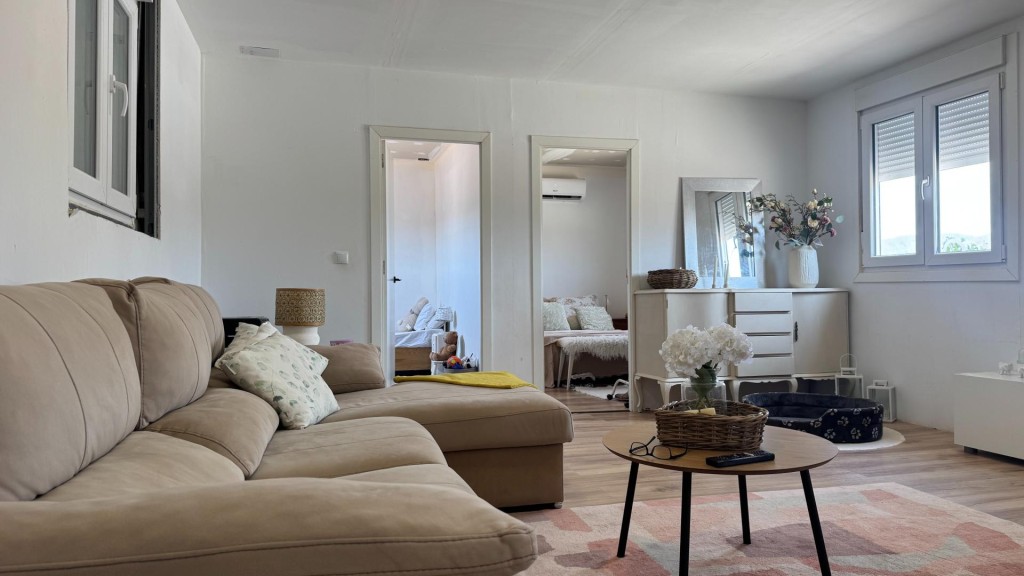 Imagen 2 de Vivienda de diseño construida con contenedores sobre una parcela de 13.000 m² entre Novelda y Monóvar