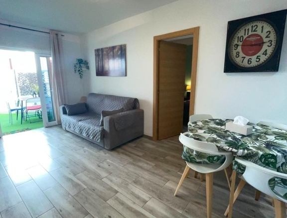 Imagen 3 de Piso Reformado de 2 Habitaciones en Los Cristianos con Piscina