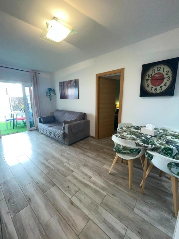 Imagen 3 de Piso Reformado de 2 Habitaciones en Los Cristianos con Piscina