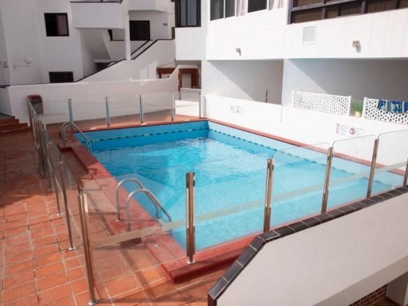 Imagen 1 de Piso Reformado de 2 Habitaciones en Los Cristianos con Piscina