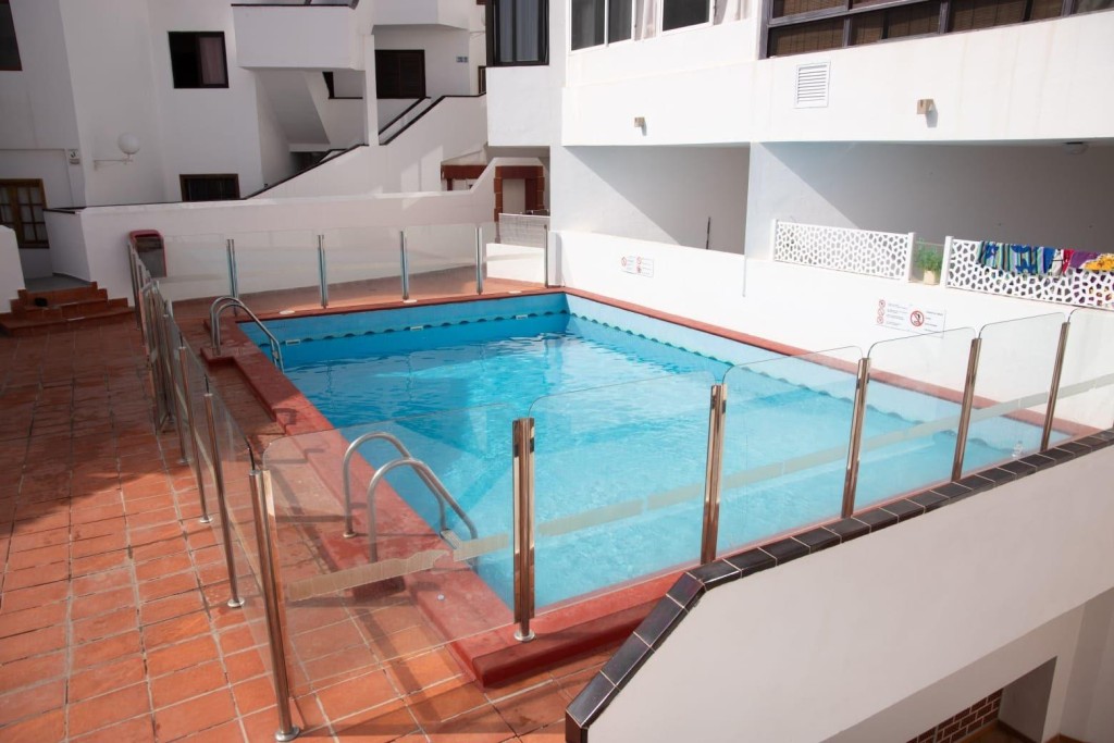 Imagen 1 de Piso Reformado de 2 Habitaciones en Los Cristianos con Piscina