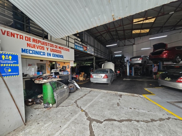Imagen 2 de Nave industrial de 475 m2 en una excelente ubicación – Calle Agaete