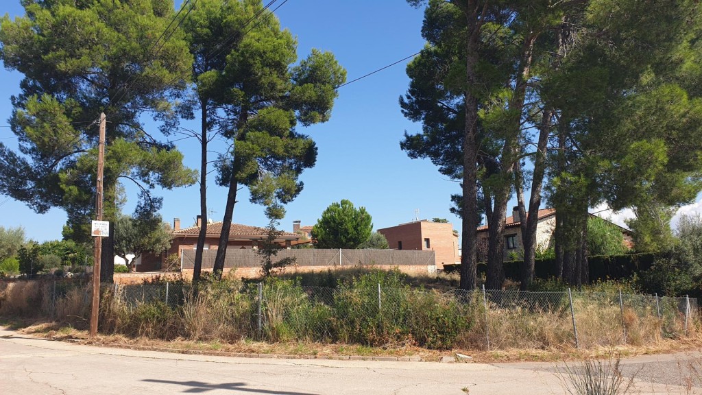 Imagen 2 de Espectacular terreno plano con vistas a Barcelona
