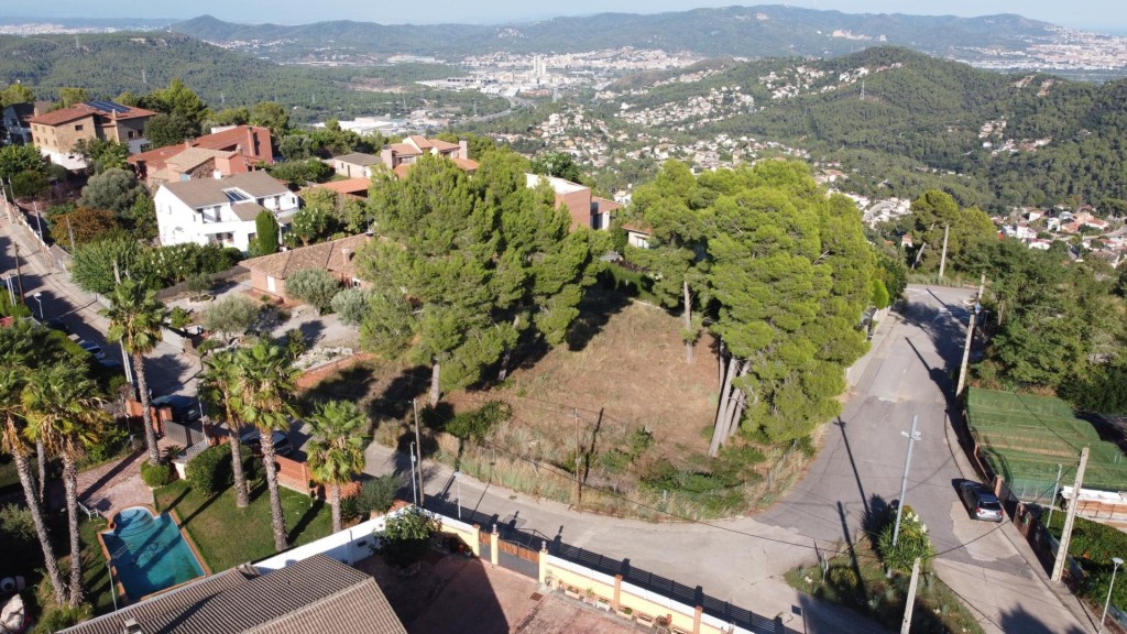Imagen 3 de Espectacular terreno plano con vistas a Barcelona