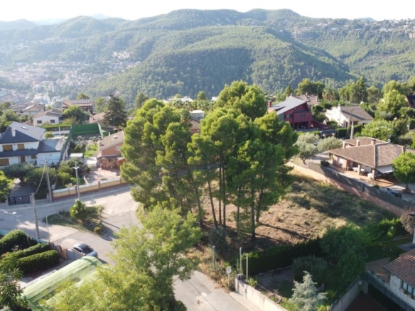 Imagen 1 de Espectacular terreno plano con vistas a Barcelona