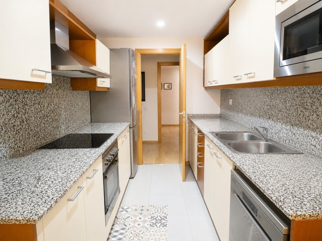 Imagen 2 de Amplia vivienda seminueva con dos terrazas