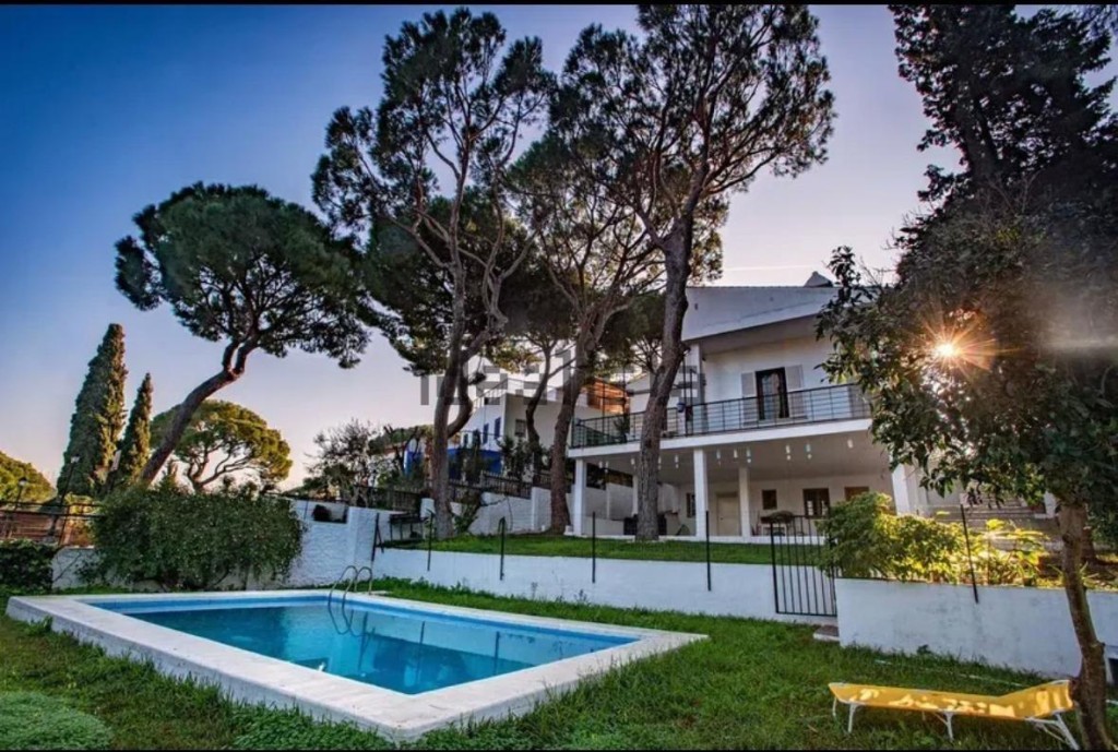 Imagen 1 de Espectacular chalet independiente con piscina y vistas a los Pinares de Oromana