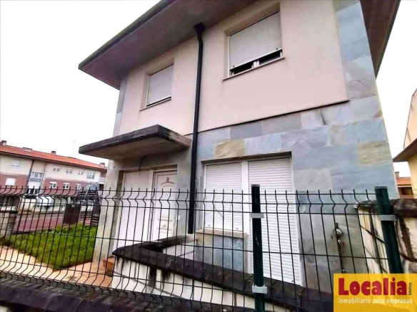 Imagen 1 de Amplio chalet en venta