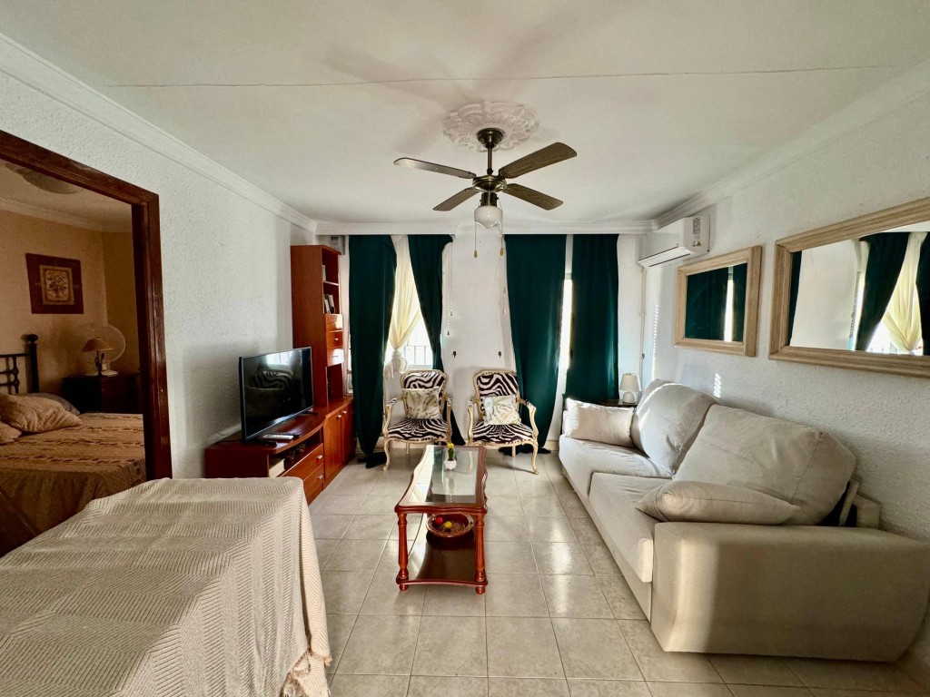 Imagen 4 de Piso de dos habitaciones a 300m de la playa a reformar