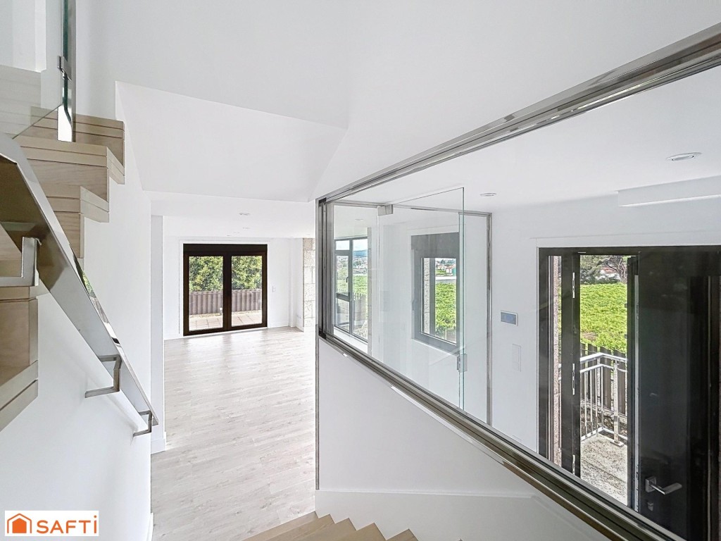 Imagen 4 de En venta unifamiliar de nueva construcción con vistas abiertas al mar y viñedos