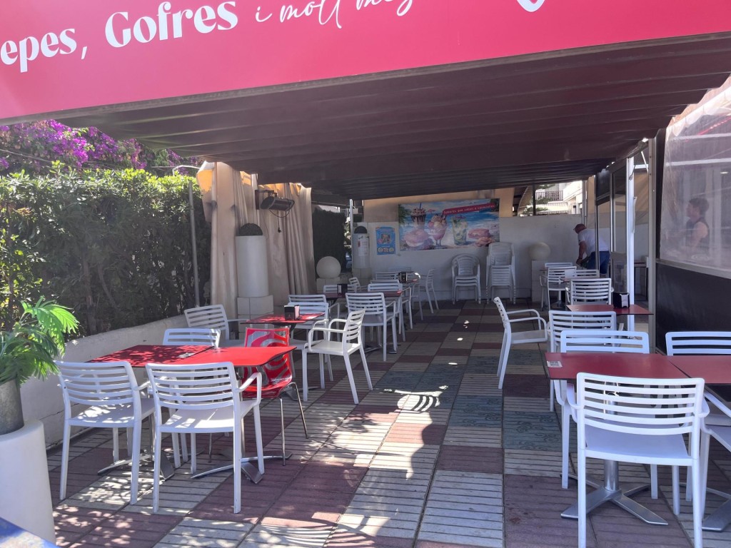 Imagen 2 de Local comercial en venta en 1ª línea de playa