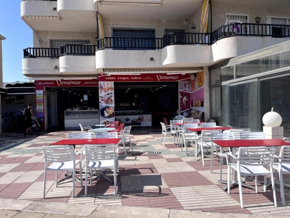 Imagen 1 de Local comercial en venta en 1ª línea de playa