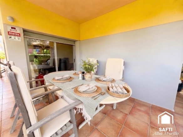 Imagen 3 de Exclusiva planta baja con jardín privado y piscina comunitaria a tan solo 300 de la playa