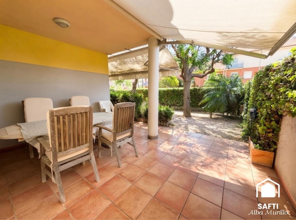 Imagen 4 de Exclusiva planta baja con jardín privado y piscina comunitaria a tan solo 300 de la playa