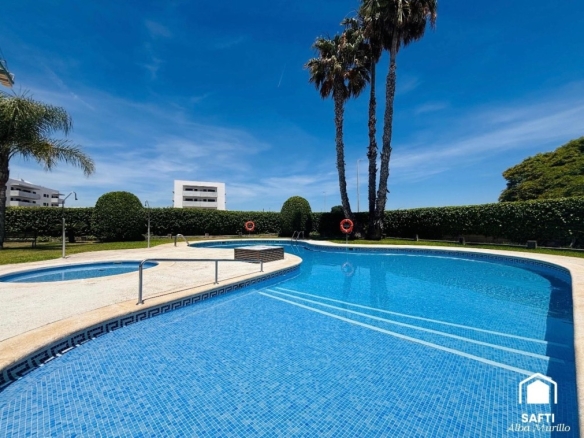 Imagen 1 de Exclusiva planta baja con jardín privado y piscina comunitaria a tan solo 300 de la playa