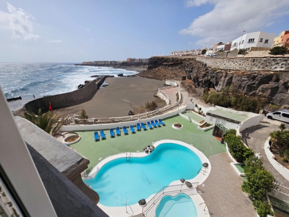 Imagen 4 de EXCLUSIVA VIVIENDA EN PRIMERA LÍNEA DE MAR EN LA COSTA DE TELDE