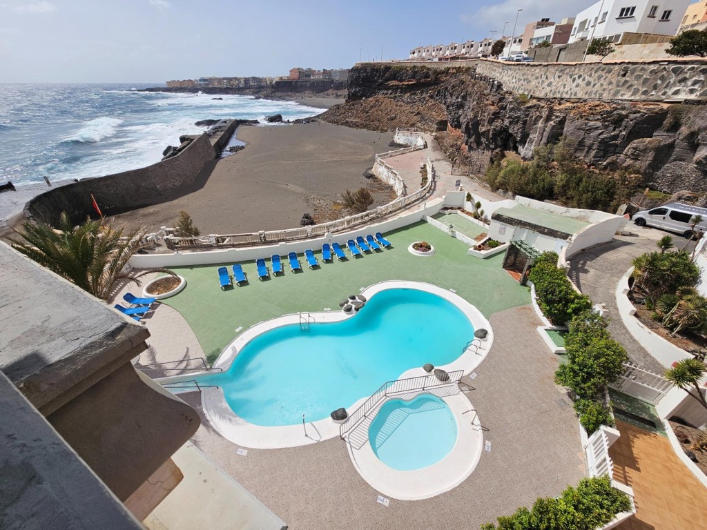 Imagen 1 de EXCLUSIVA VIVIENDA EN PRIMERA LÍNEA DE MAR EN LA COSTA DE TELDE