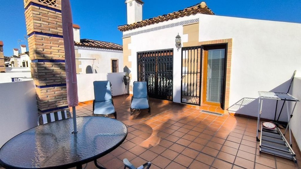 de 122m2 con 3 dormitorios y 2 baños con plaza de garaje
