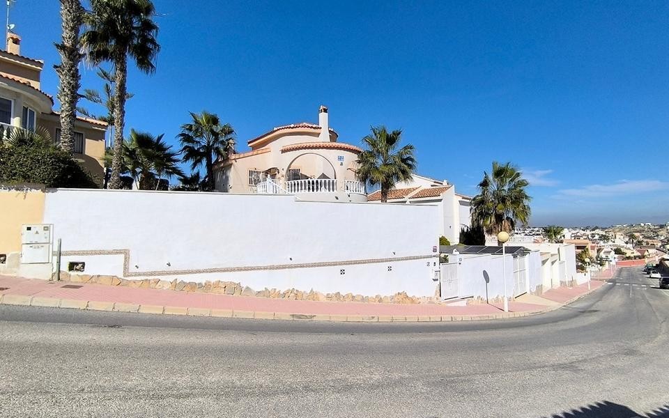 de 182m2 con 4 dormitorios y 2 baños con plaza de garaje