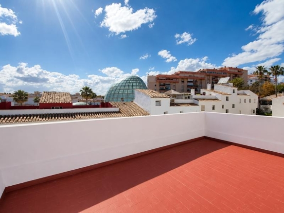 Imagen 4 de SE VENDE CASA EN PLENO CENTRO DE NUESTRA BELLA CIUDAD DE ESTEPONA
